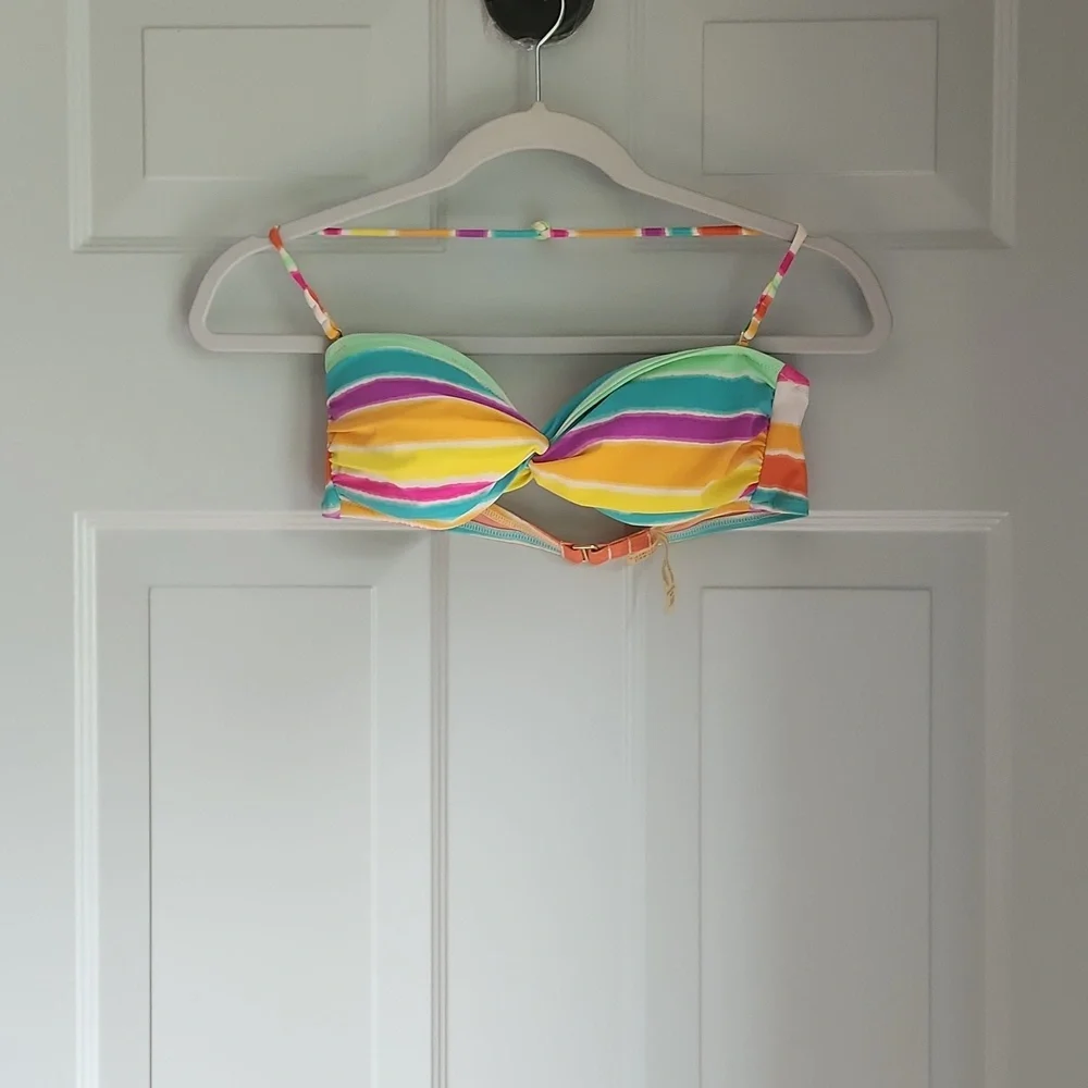 Victoria's Secret, Woman's Sz S/P, Rainbow Color Bikini Top, Just Stunning! - Picture 1 of 11